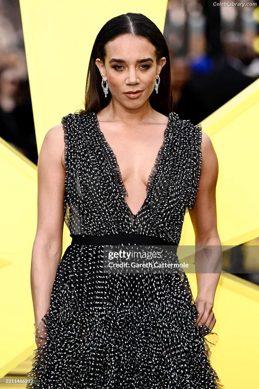 Hannah John-Kamen photo 12 of 505
