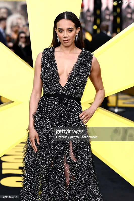 Hannah John-Kamen photo 19 of 505