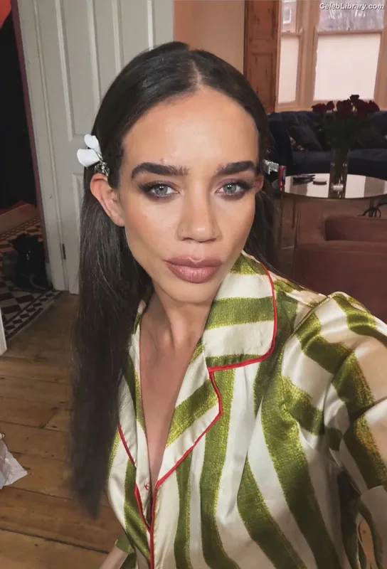 Hannah John-Kamen photo 1 of 505
