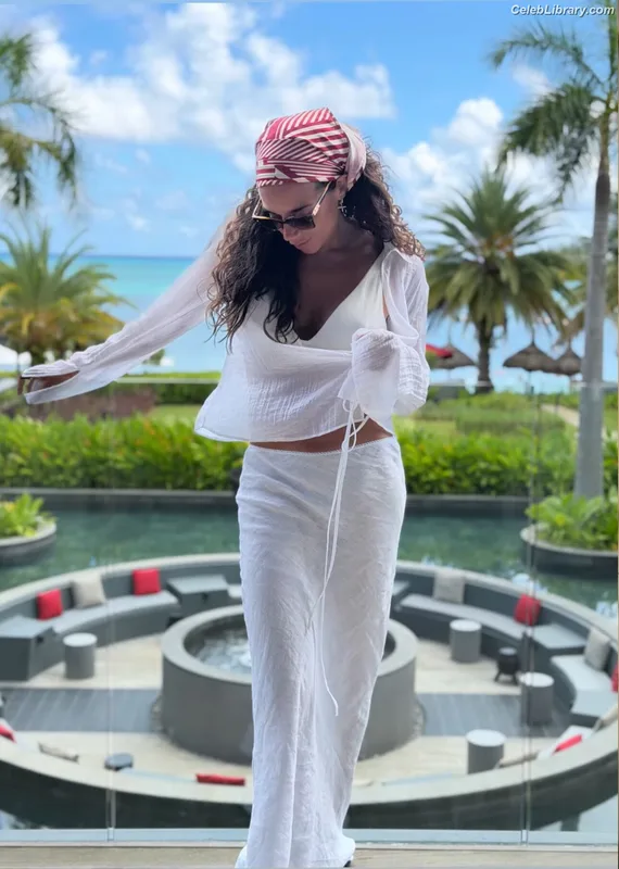 Hannah John-Kamen photo 17 of 505