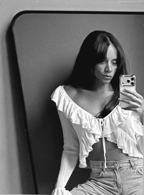 Hannah John-Kamen photo 23 of 505