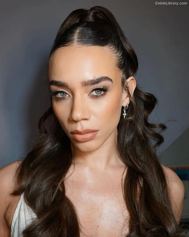 Hannah John-Kamen photo 18 of 505