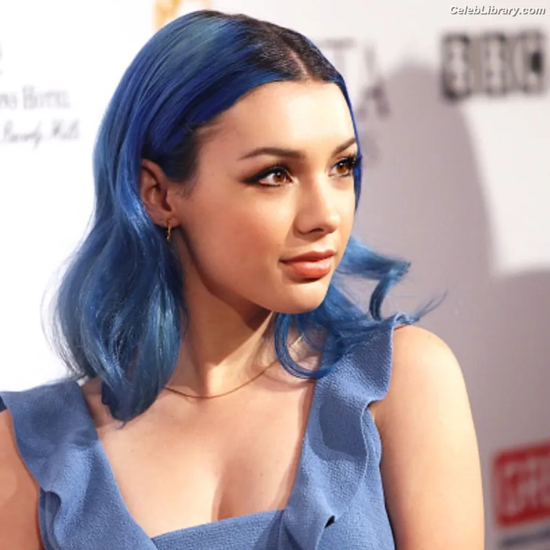 Hannah Marks photo 15 of 72