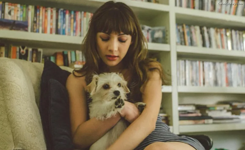 Hannah Marks photo 7 of 72