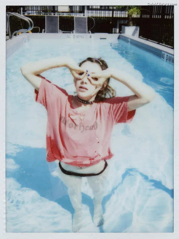 Hannah Marks photo 19 of 72