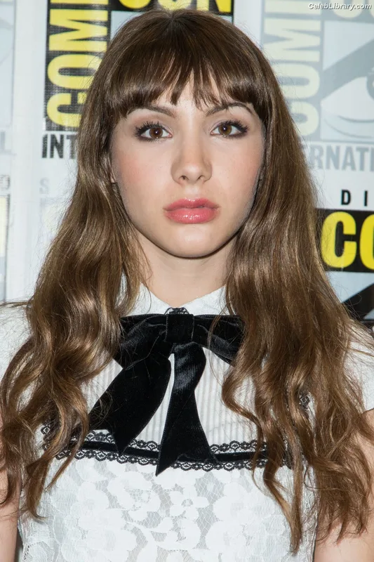 Hannah Marks photo 19 of 72