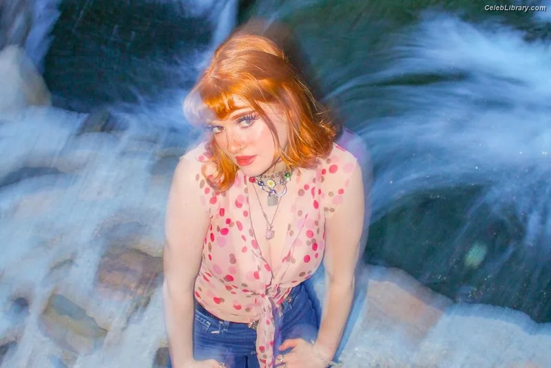 Hannah Mccloud photo 4 of 155