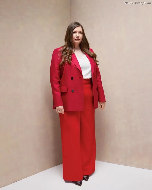 Hannah Murray photo 2 of 16