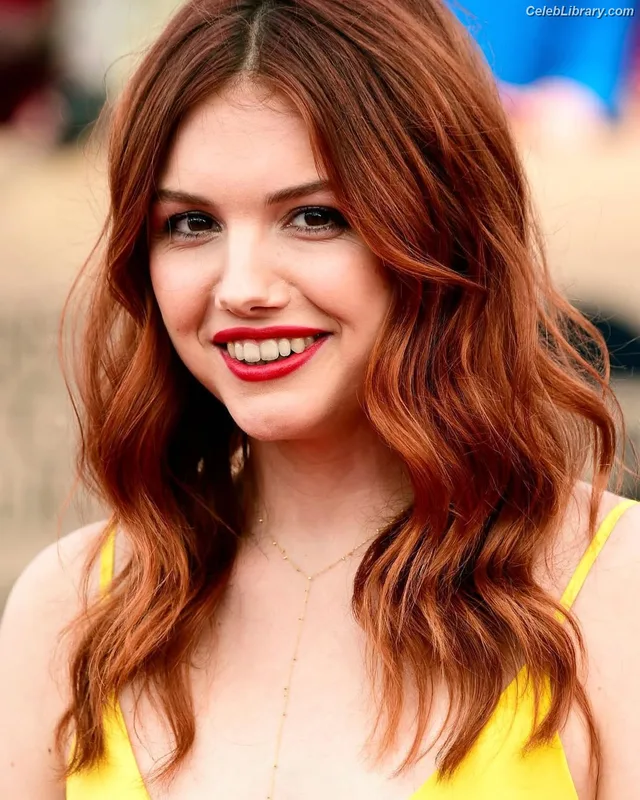 Hannah Murray photo 5 of 16