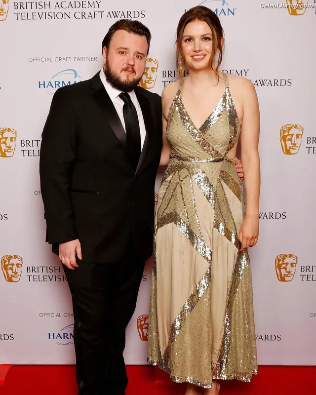Hannah Murray photo 9 of 16