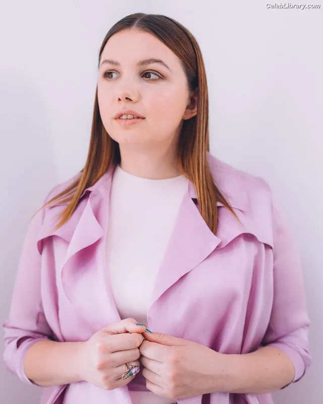 Hannah Murray photo 11 of 16