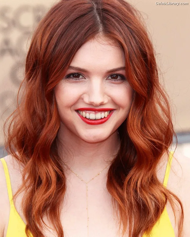 Hannah Murray photo 12 of 16