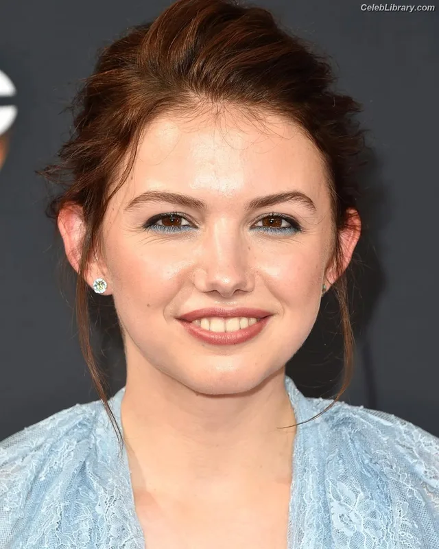 Hannah Murray photo 13 of 16