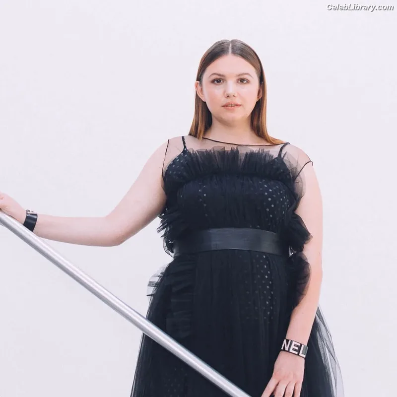 Hannah Murray photo 14 of 16