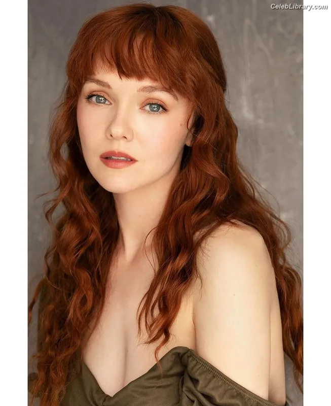 Hannah Rose May photo 22 of 110