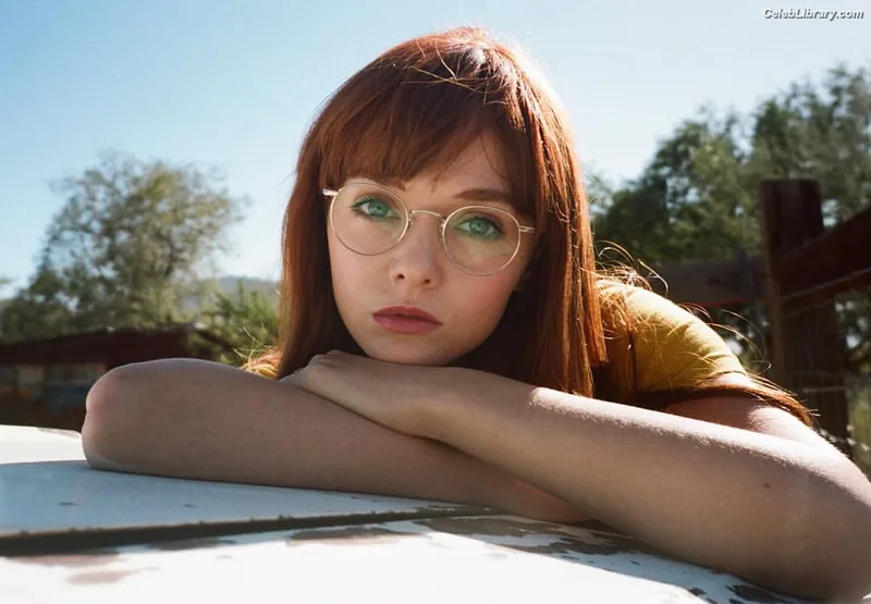 Hannah Rose May photo 9 of 110