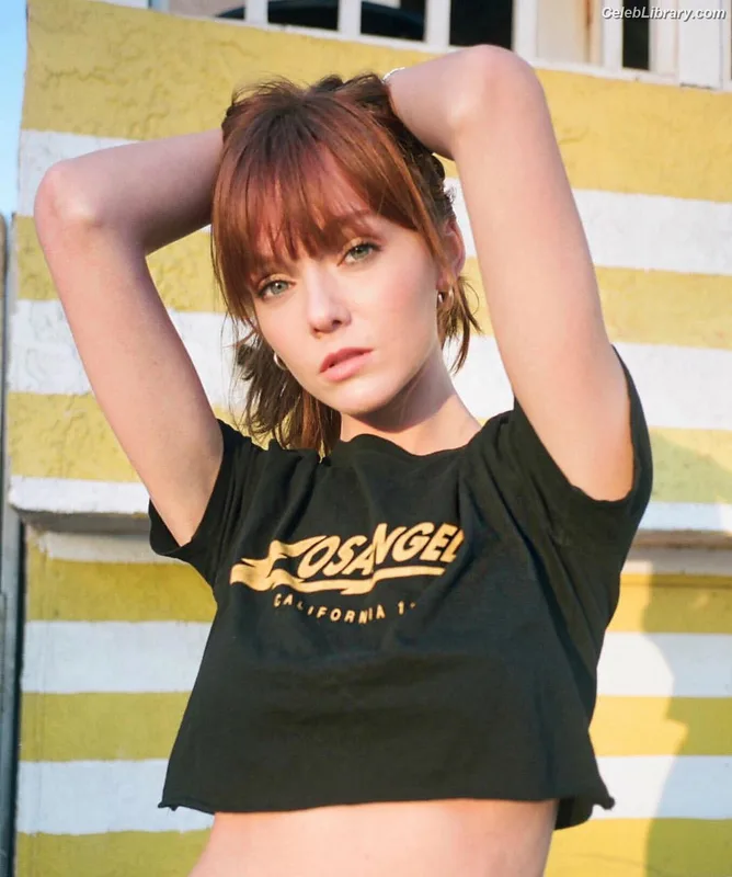 Hannah Rose May photo 12 of 110