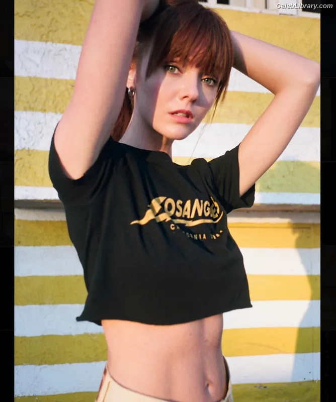 Hannah Rose May photo 14 of 110