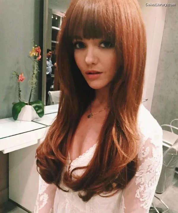 Hannah Rose May photo 22 of 110