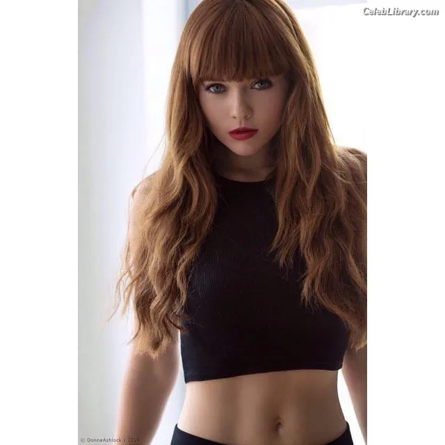 Hannah Rose May photo 2 of 110