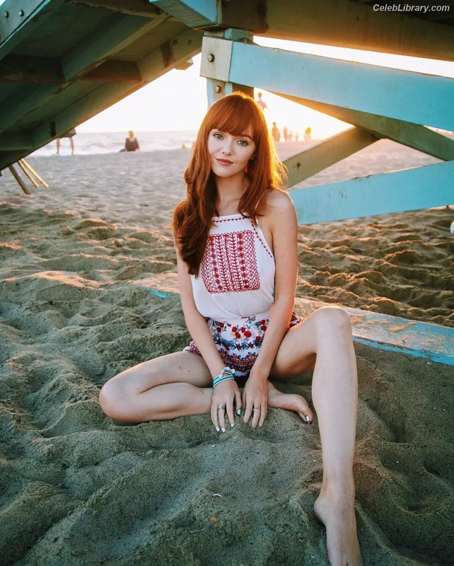 Hannah Rose May photo 3 of 110