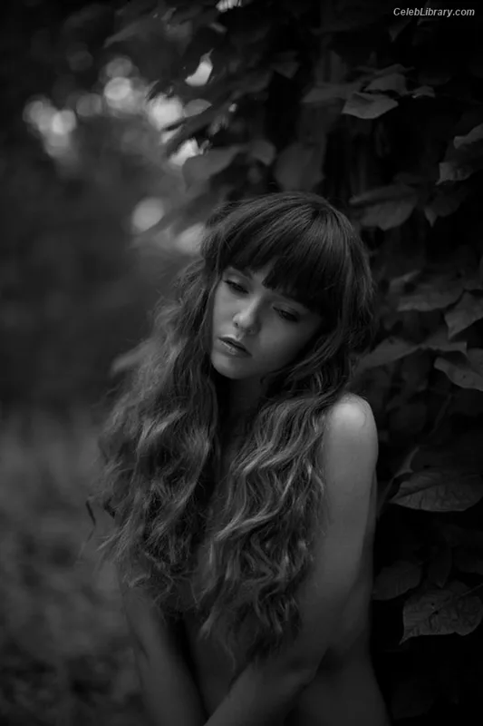 Hannah Rose May photo 12 of 110