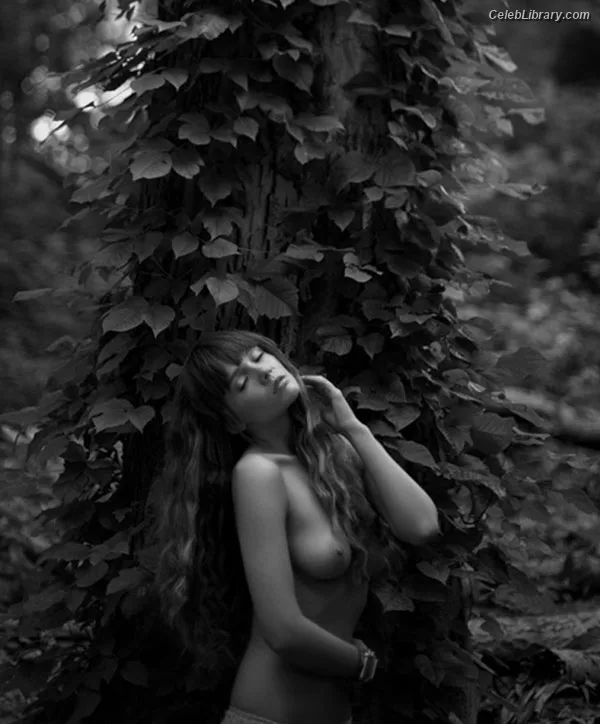 Hannah Rose May photo 13 of 110