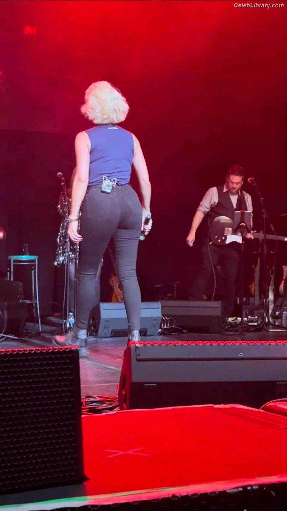 Hannah Waddingham photo 2 of 588