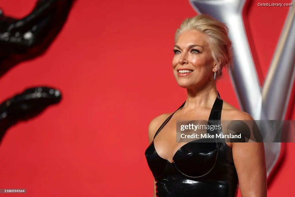 Hannah Waddingham photo 22 of 588