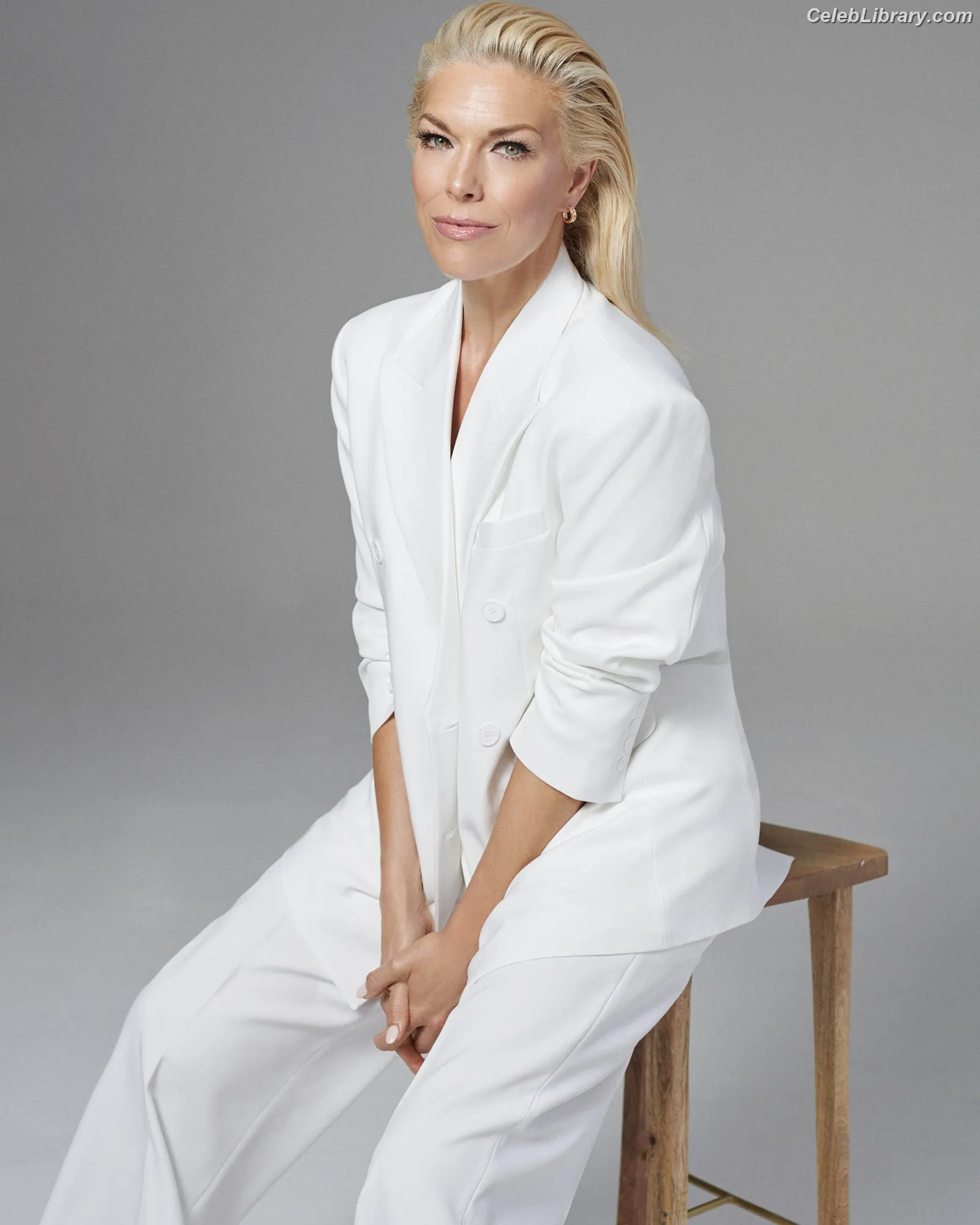 Hannah Waddingham photo 11 of 588