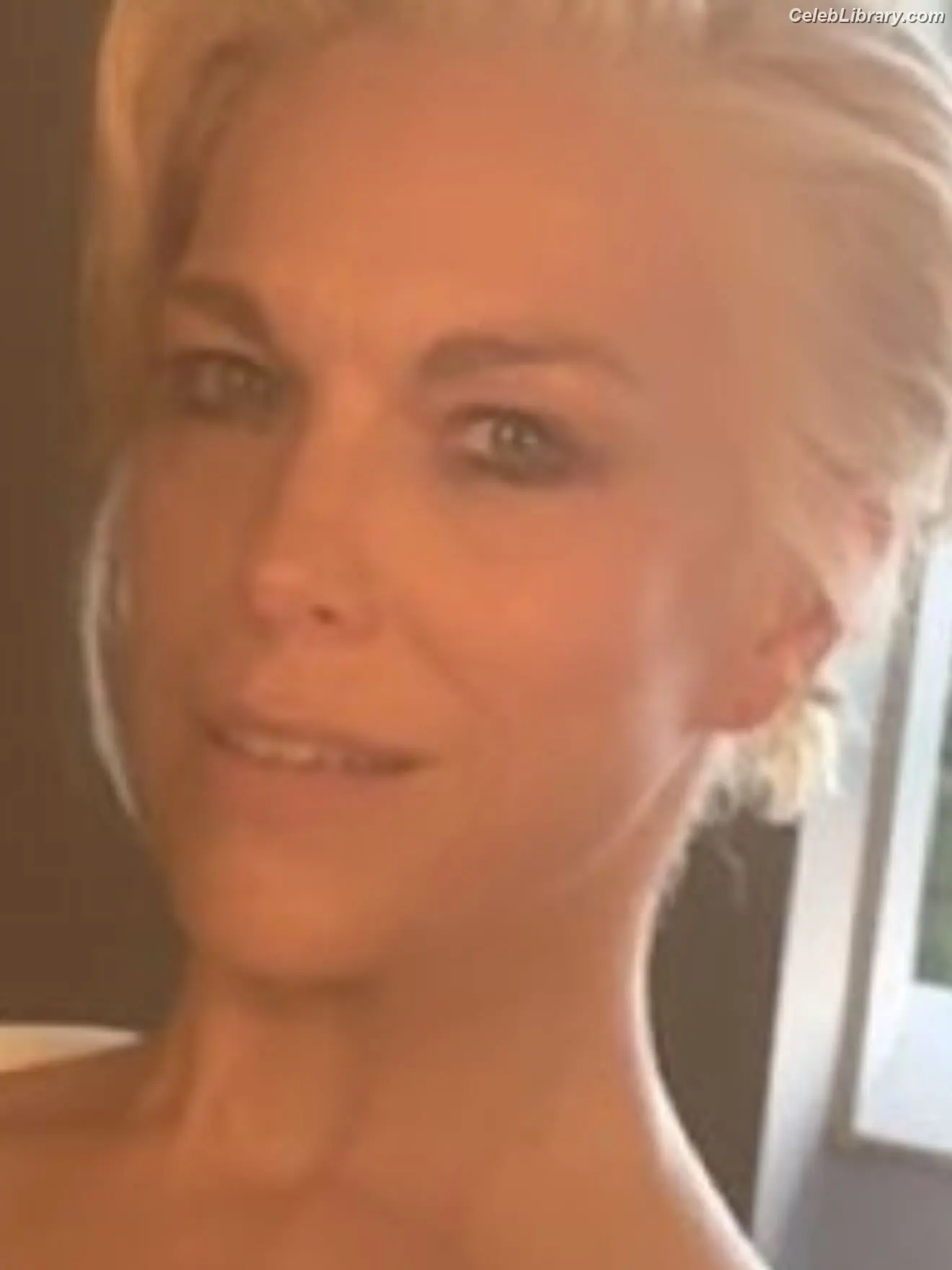 Hannah Waddingham photo 7 of 588