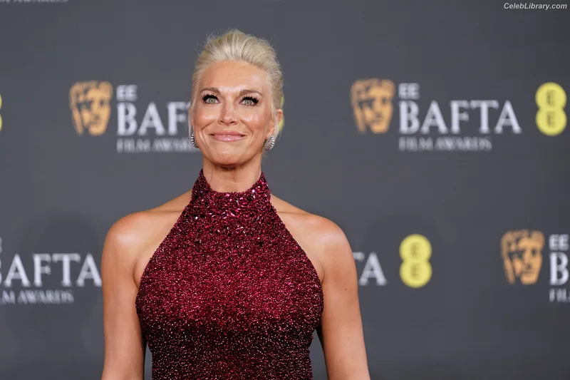 Hannah Waddingham photo 9 of 589