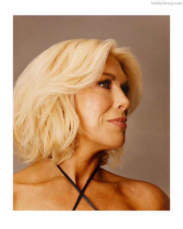 Hannah Waddingham photo 23 of 589