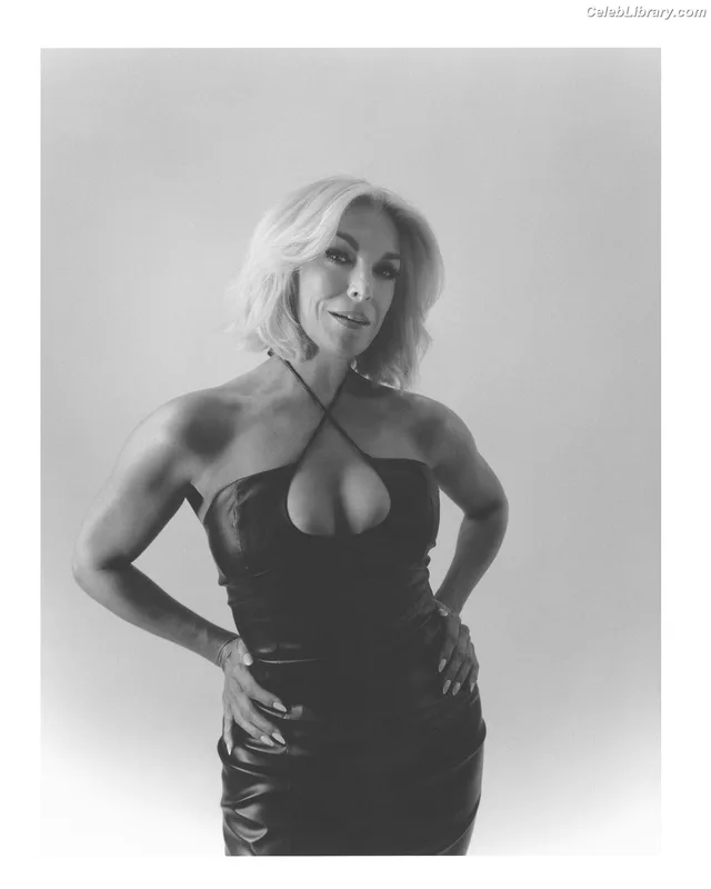 Hannah Waddingham photo 2 of 589