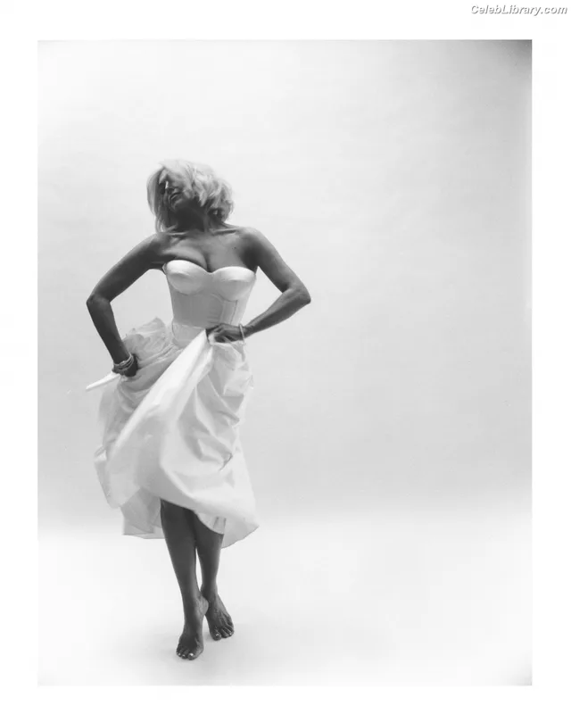 Hannah Waddingham photo 4 of 589