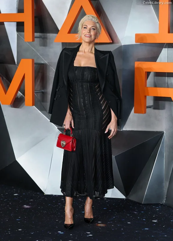 Hannah Waddingham photo 17 of 589