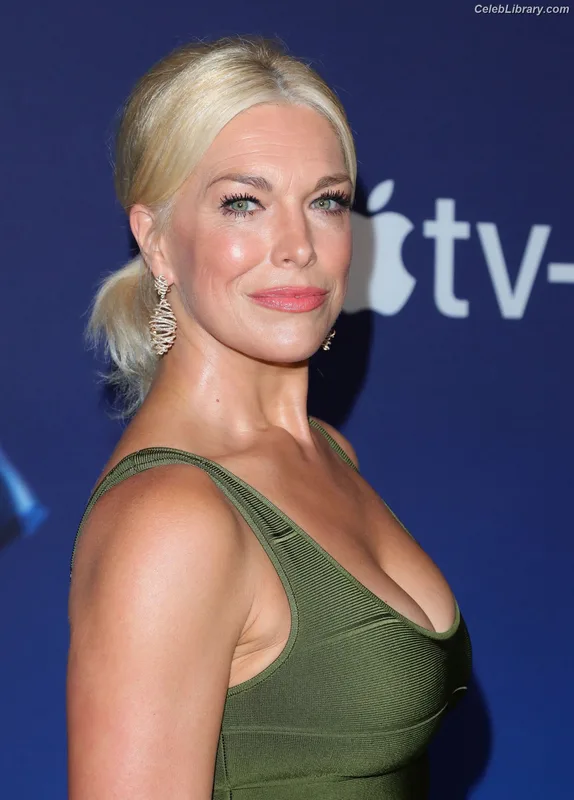 Hannah Waddingham photo 1 of 589