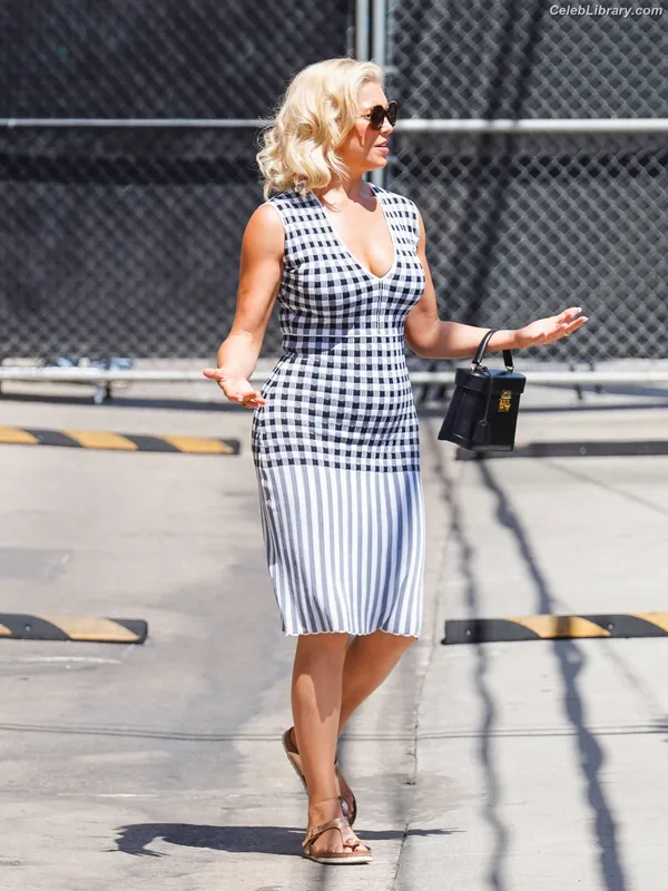 Hannah Waddingham photo 2 of 589