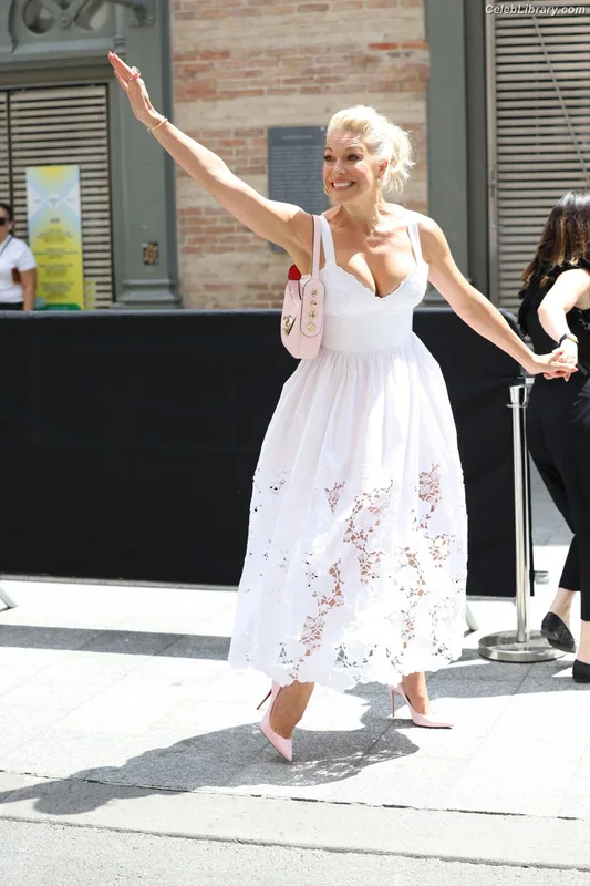 Hannah Waddingham photo 22 of 589