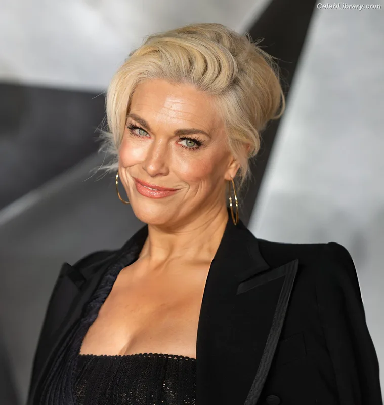 Hannah Waddingham photo 9 of 589