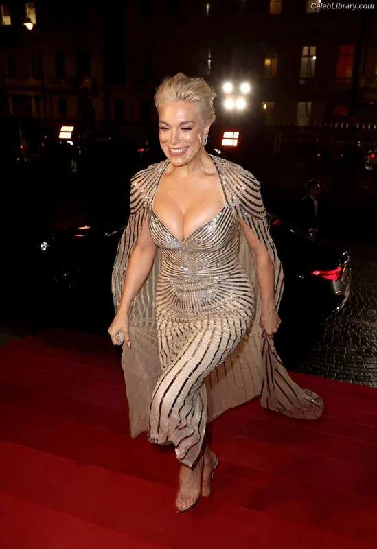 Hannah Waddingham photo 10 of 589