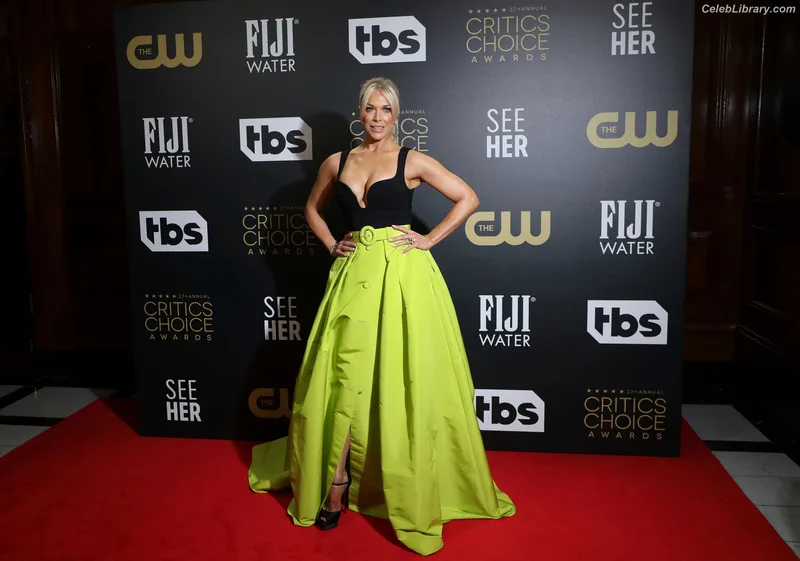 Hannah Waddingham photo 9 of 589