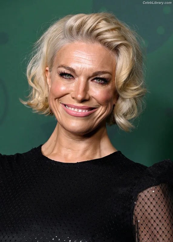Hannah Waddingham photo 11 of 589