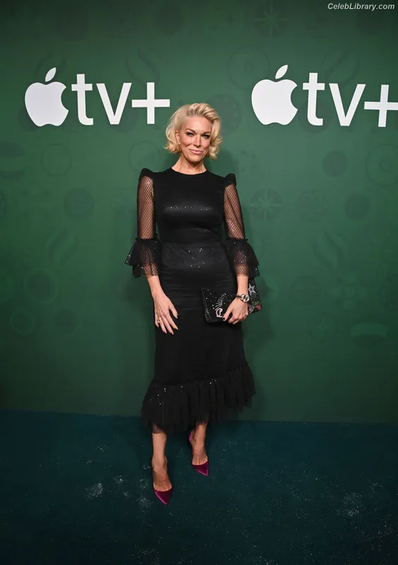 Hannah Waddingham photo 17 of 589