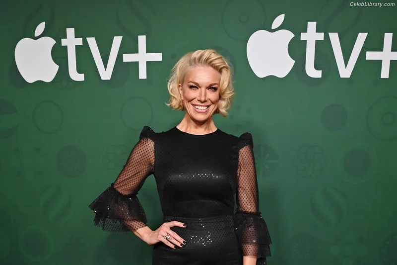 Hannah Waddingham photo 20 of 589