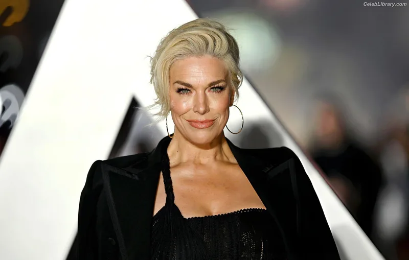 Hannah Waddingham photo 1 of 589