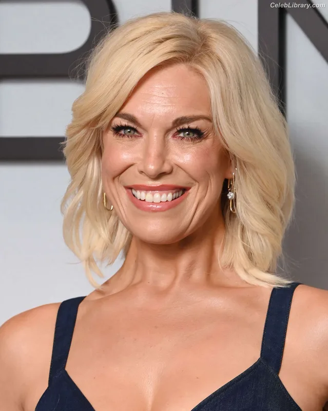 Hannah Waddingham photo 21 of 589