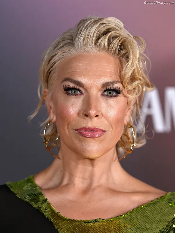 Hannah Waddingham photo 11 of 589