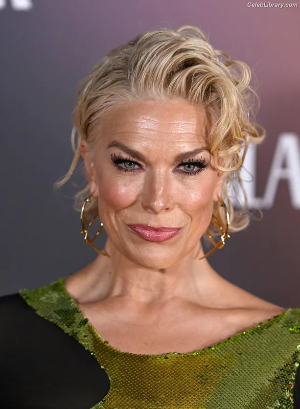 Hannah Waddingham photo 20 of 589