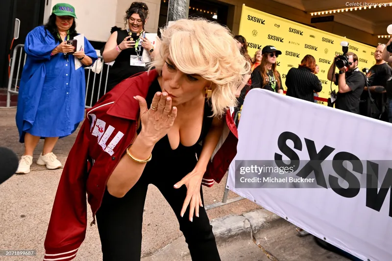 Hannah Waddingham photo 10 of 589